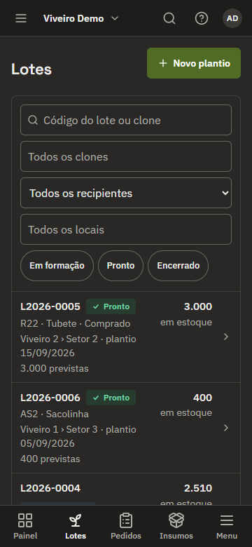 Sistema no celular, com a barra de atalhos no pé da tela