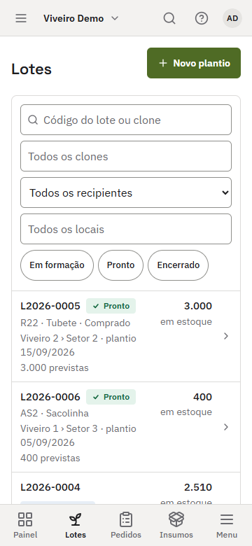 Sistema no celular, com a barra de atalhos no pé da tela